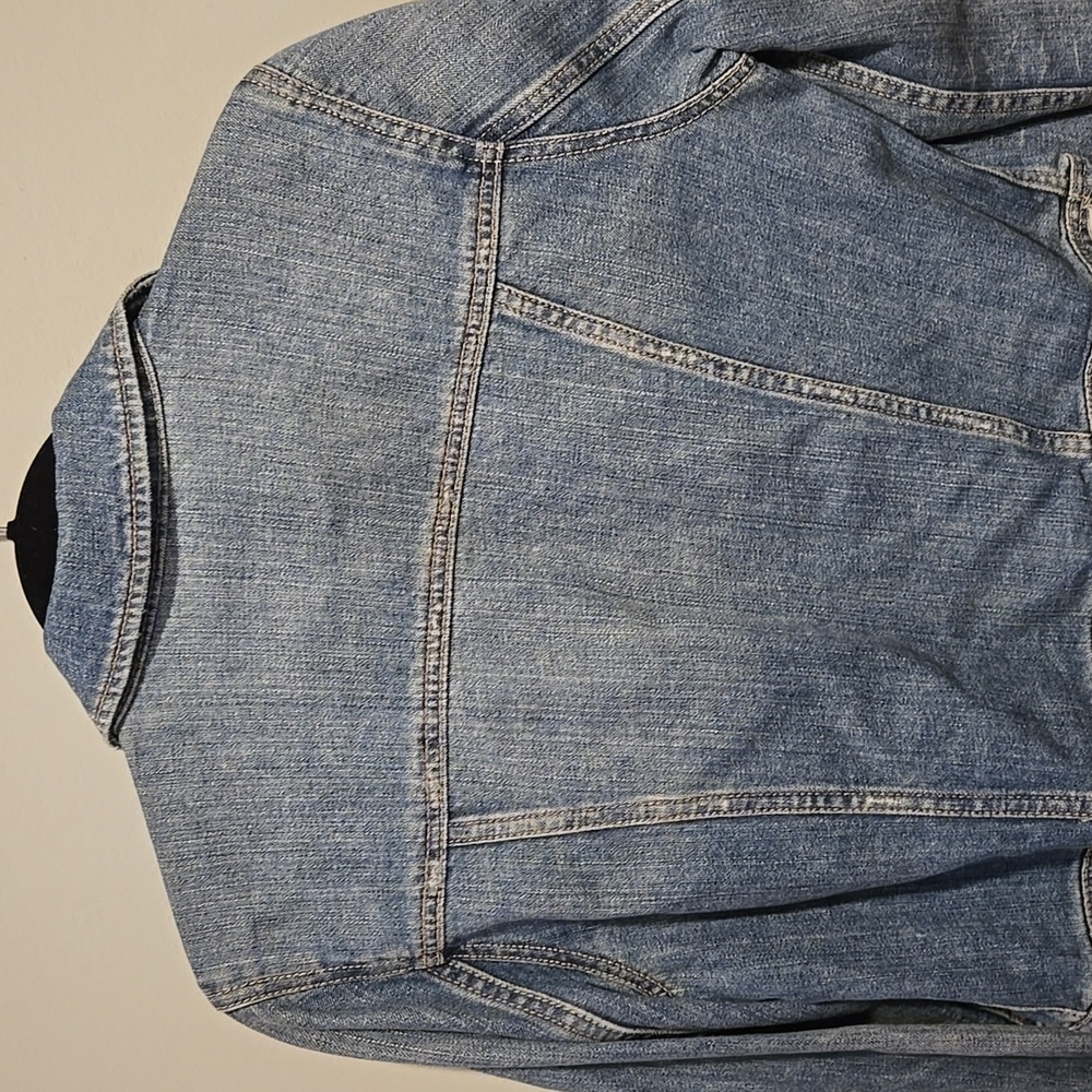American Eagle Cropped Jean Jacket, Light Wash Distressed, Large - Picture 12 of 13
